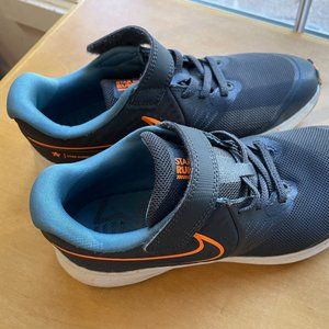 EUC! Nike Star Runner Size 2Y